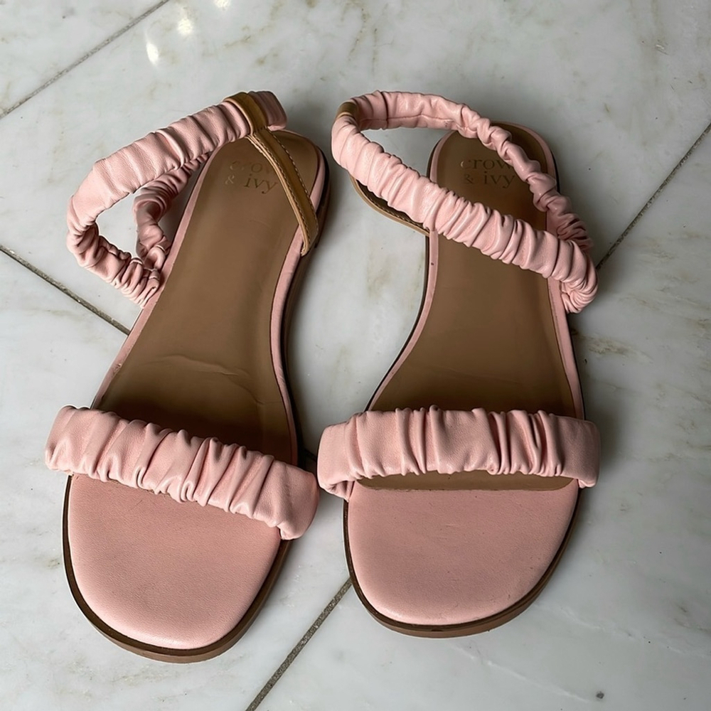 Crown & Ivy pink vegan leather scrunchy summer strappy sandals size 8.5